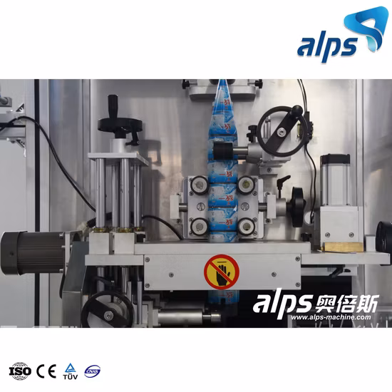 Machine d'étiquetage automatique de manchon rétractable de bouteille de boisson 6000bph avec étiquette en PVC